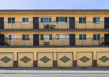 635 E 15th St